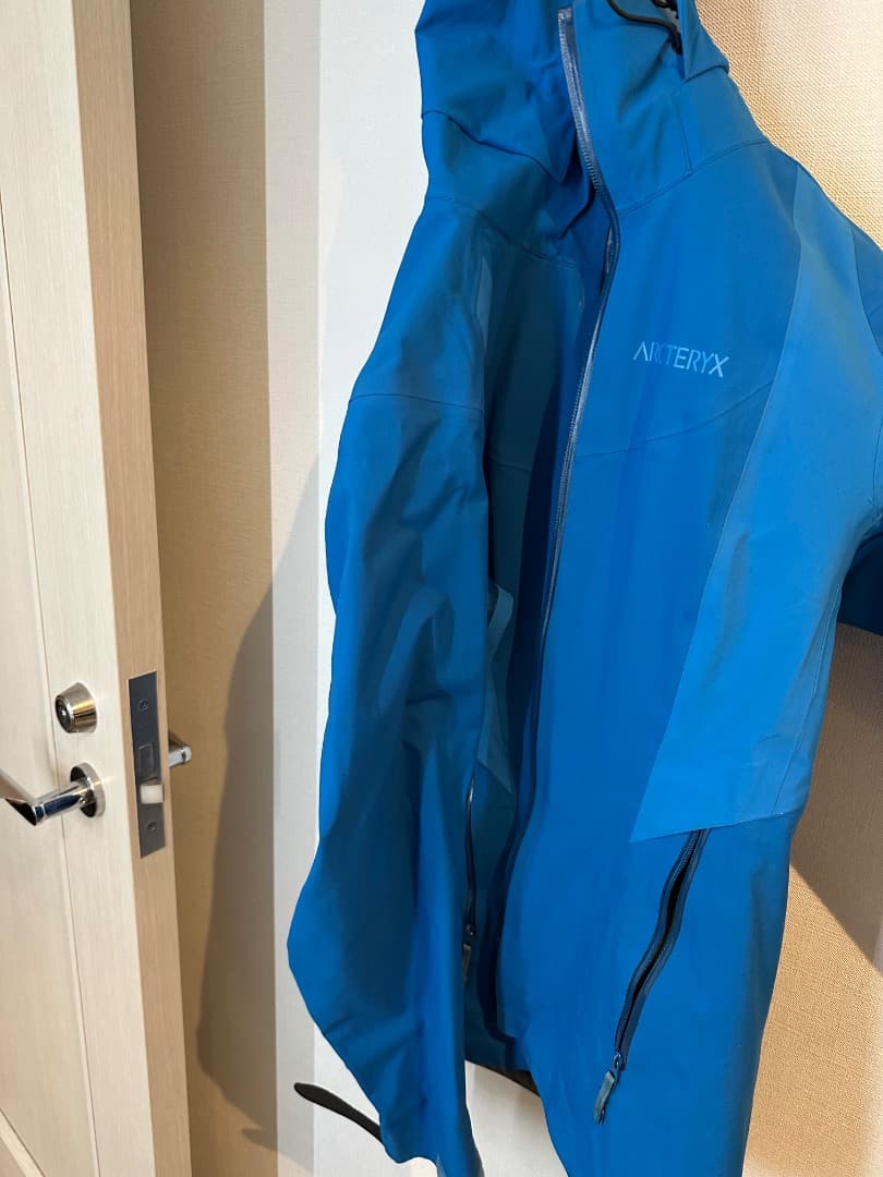 Arc’teryx women’s size small ski jacket