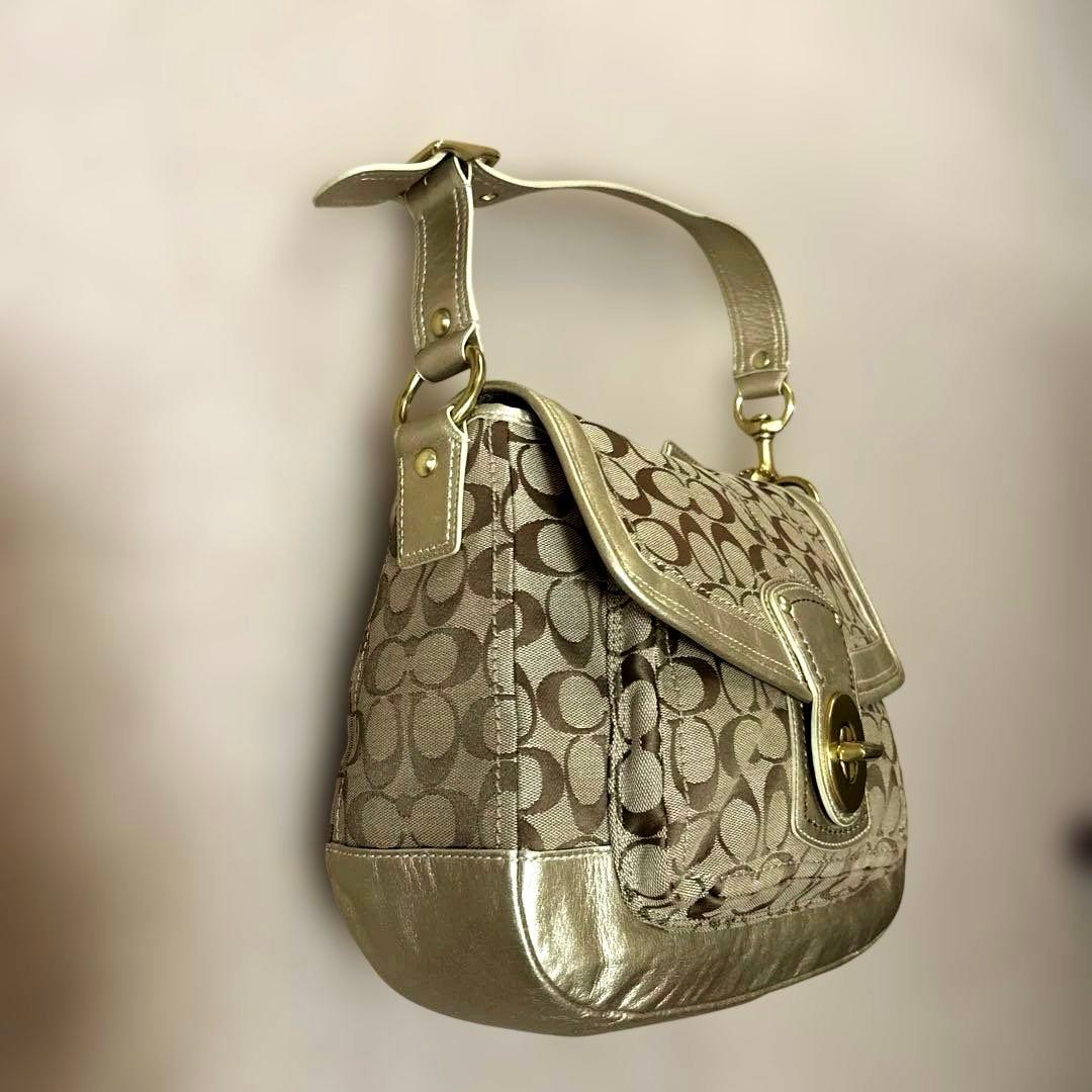 コーチ レガシーシグネチャーターンロック y2kショルダー　ゴールド/ベージュ