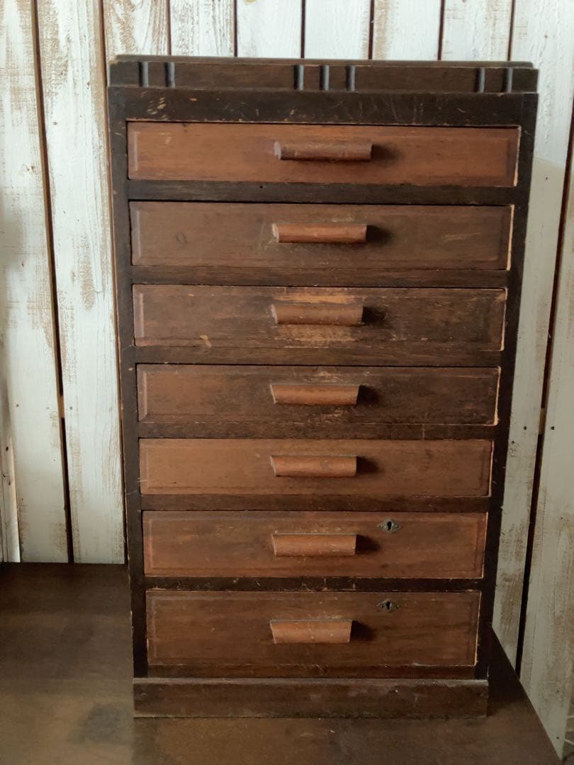 ヴィンテージ　レトロ　迫力のある　木製7段チェスト ダークブラウン　小引き出し