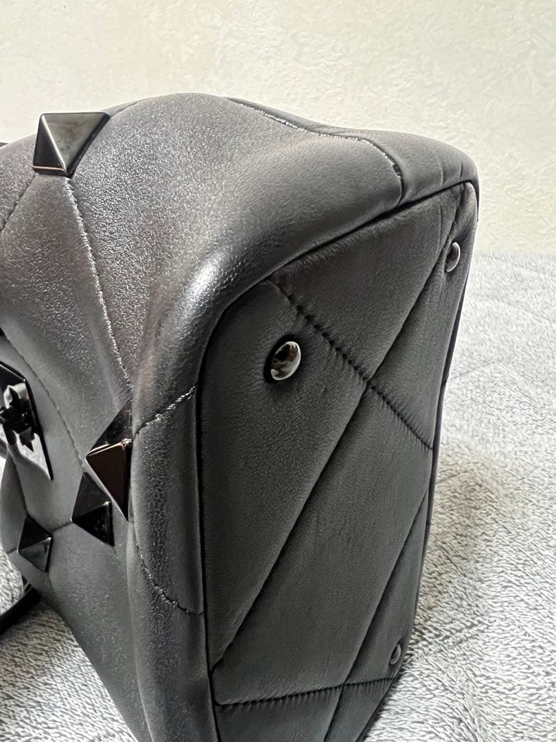 出品1/23まで・値下げ不可・VALENTINO ローマンスタッズ ハンドバッグ