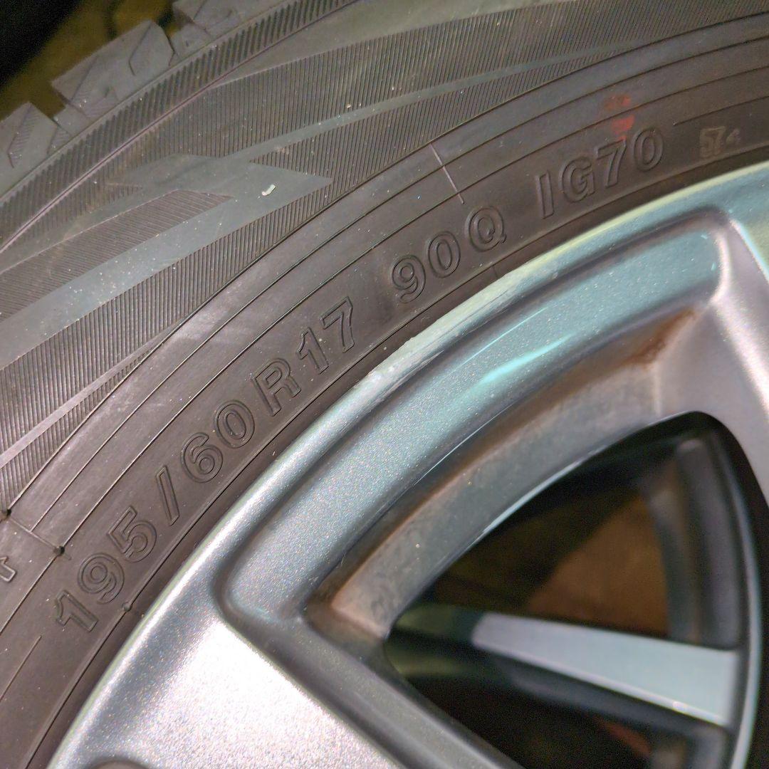 美品9分〜　2023年　60系プリウス　ヨコハマスタッドレス　195/60R17