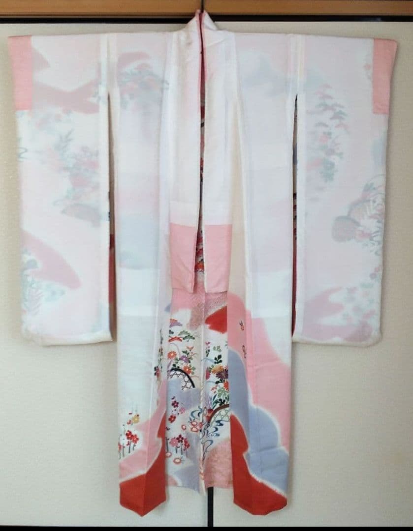 美品 紗綾形手描き古典柄正絹振袖・長襦袢セット