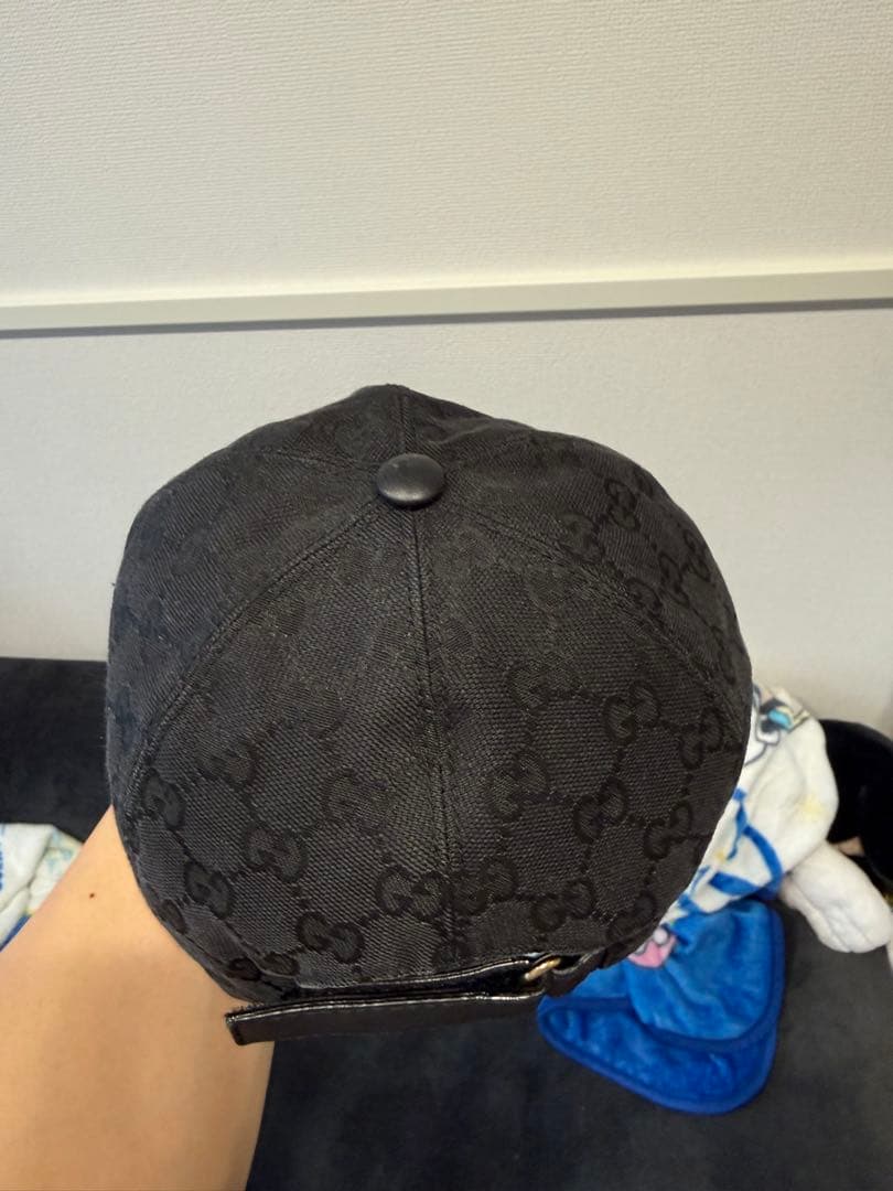Gucci ブラックキャップ ストライプ付き