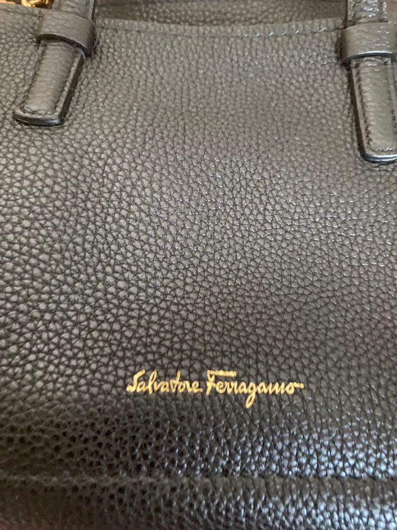 Ferragamo フェラガモ バッグ　21-F478 AMY 黒