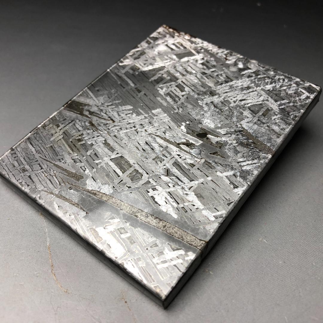 アルタイ隕石　 鉄隕石　メテオライト鉄隕石　原石　重さ約269ｇ