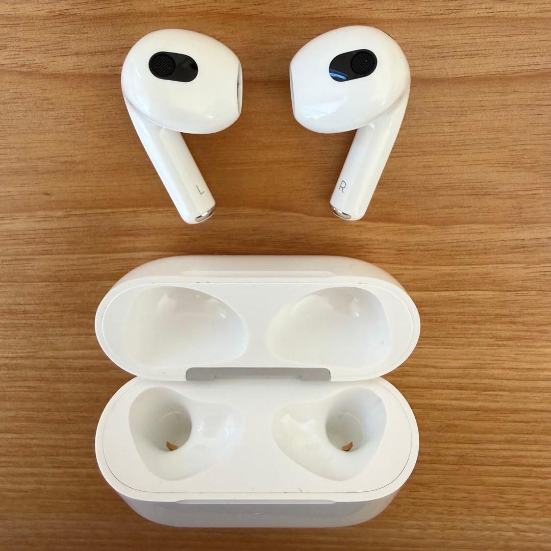 【値下げしました】Apple AirPods (第３世代)