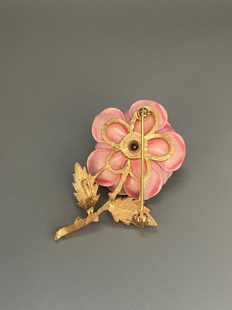 lotuscloud2517⭐️TRIFARIヴィンテージブローチ