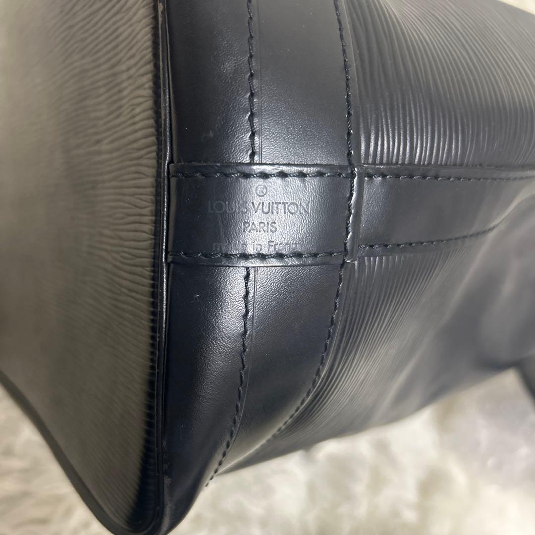 ルイヴィトン エピ ノエ レザー ショルダーバッグ ブラック シリアルあり