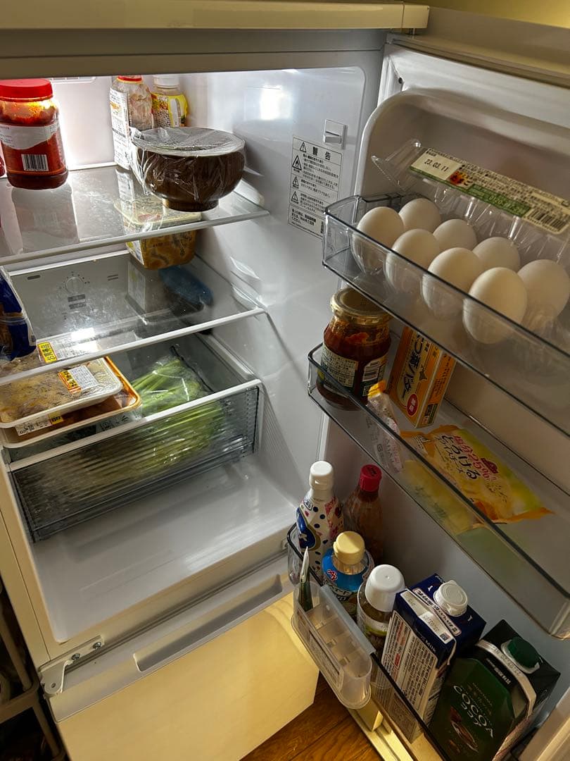 2021年モデルの中古のSHARPブランドの白色冷蔵庫