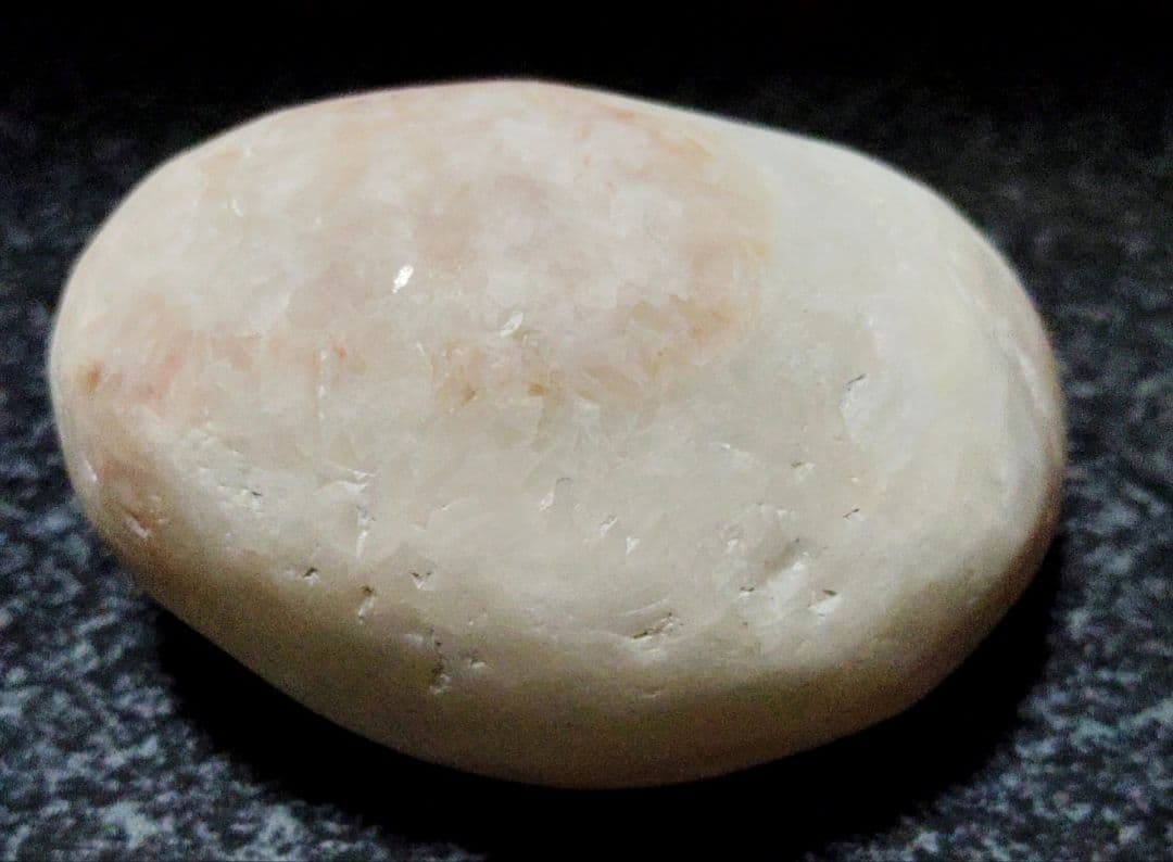 ★翡翠原石★糸魚川クリノゾイサイト【小滝・転石・磨き244ｇ】