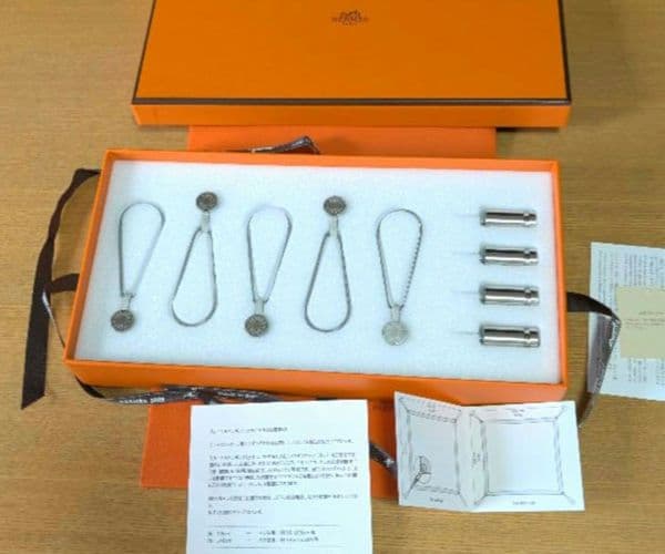 エルメス スカーフ壁掛け★年末の空間を上品に❣️部屋模様替えにエルメスの彩り❣️