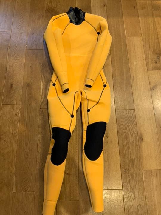 セミドライスーツ　メンズＳサイズ