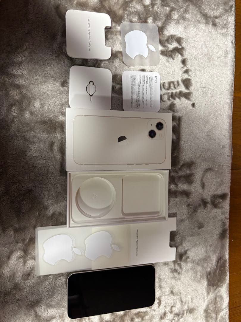 iPhone 13 128GB Starlight（スターライト）本体