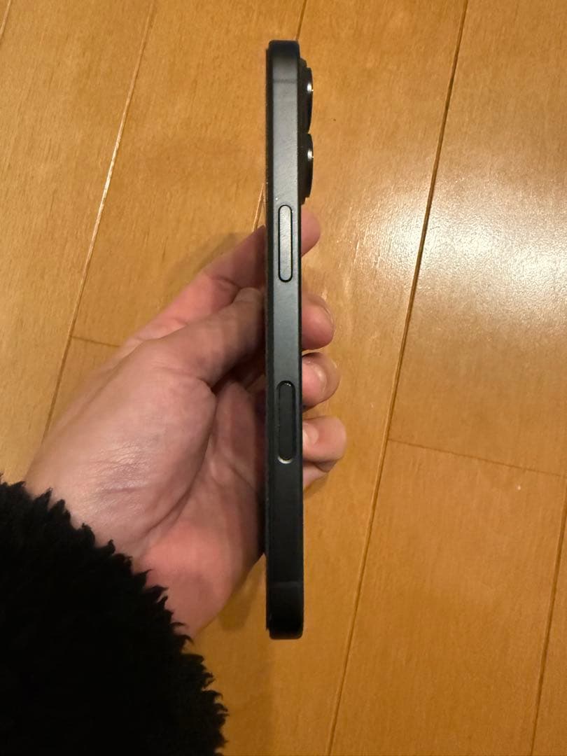 Apple iPhone 16 ブラック 本体 バッテリー100%