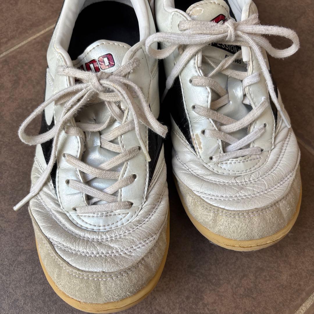 モレリア　フットサルシューズ　23.0cm