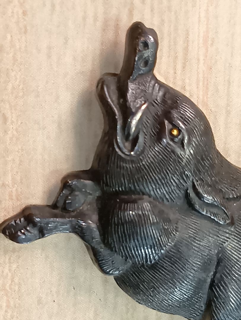 煙草入れ／超絶技巧前金具猪図／在銘あり