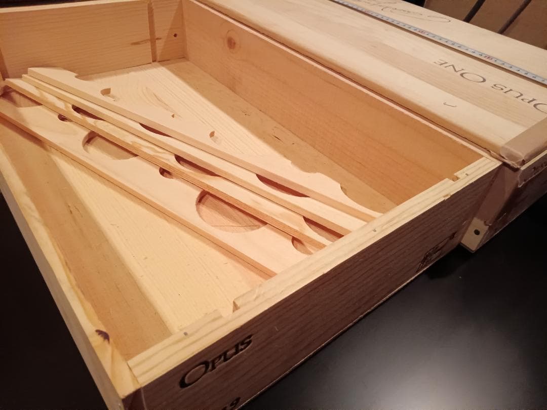 Opus　Oneが入っていた木箱（空き箱）　 2019年1個、 2018年1個