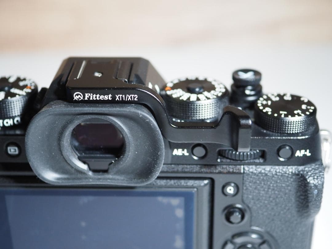 FujiFilm X-T2　純正グリップ、サムグリップ付き