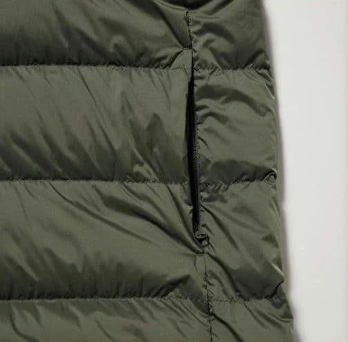 ユニクロ　ウルトラライトダウンフーデッドコート　ブラック　Ｌ