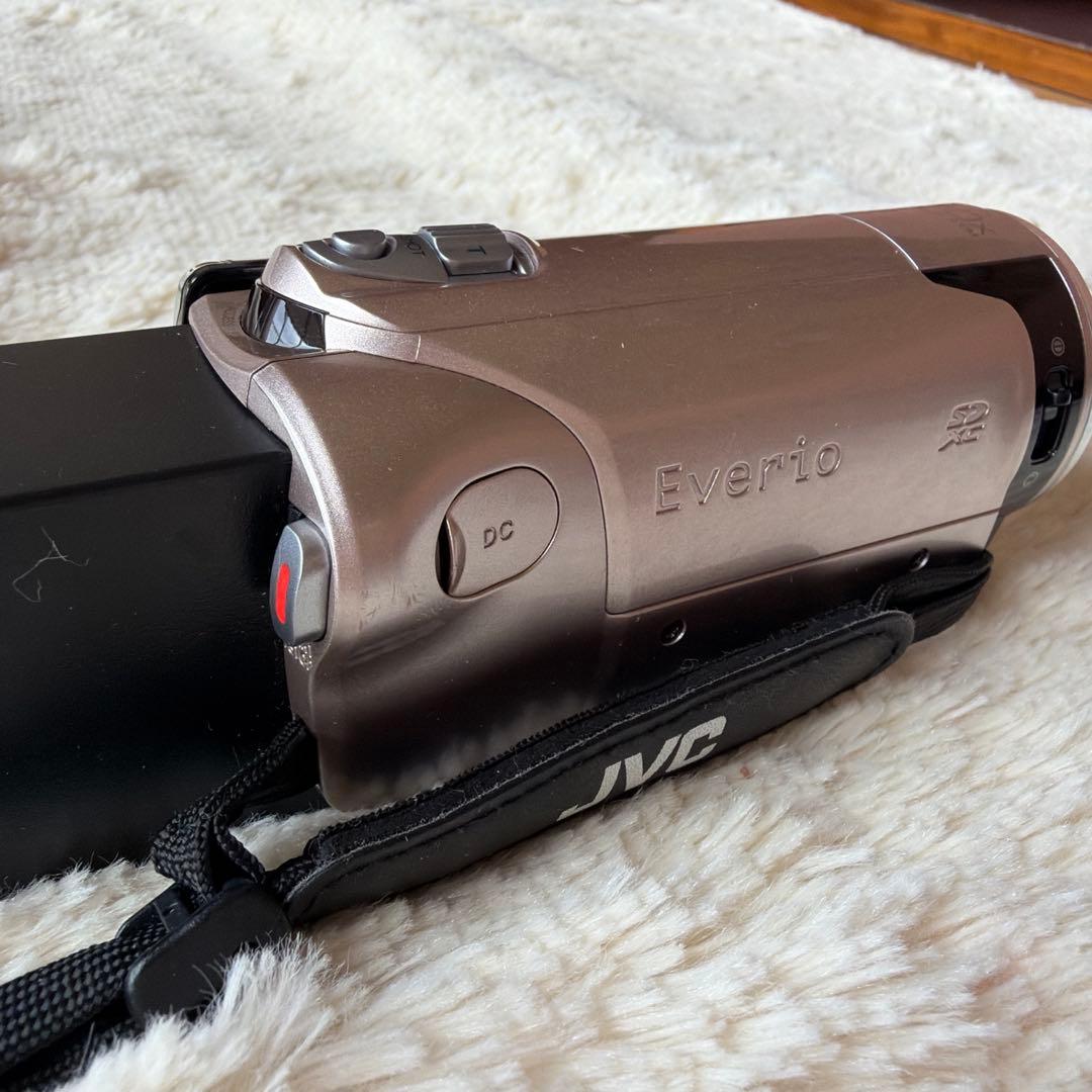ビデオカメラ JVC Everio GZ-HM670-N 32GB