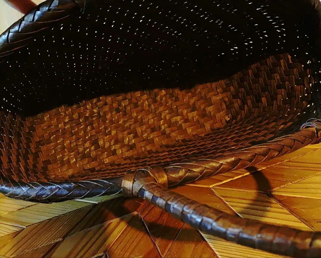 最終価格 9/15までの出品　胡桃のかごバッグ　山葡萄　胡桃