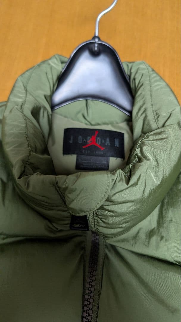 エアジョーダン エッセンシャル パファー ジャケット