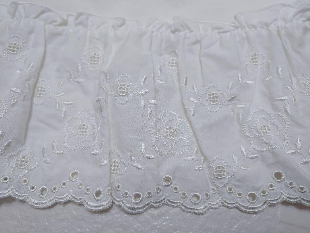 ホワイト レース付き キャミソール