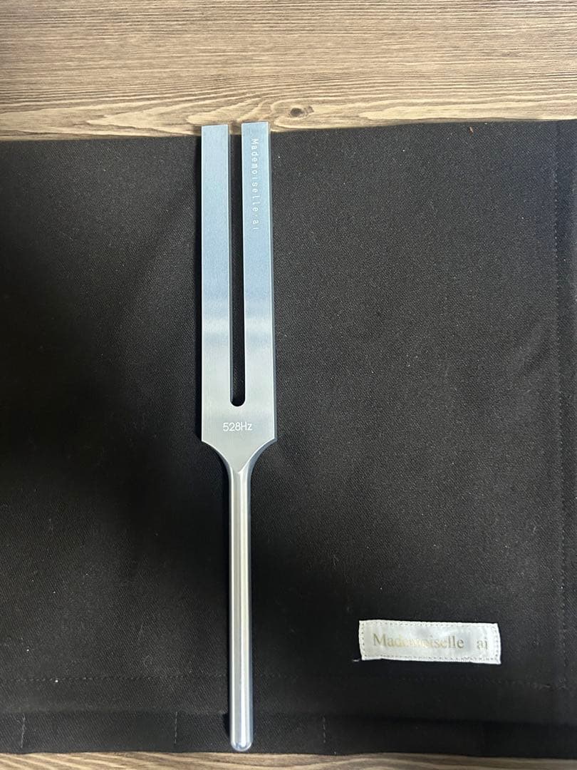 マドモアゼル愛人気チューナー厳選4点＋音叉立て、ハンマー、収納袋セット