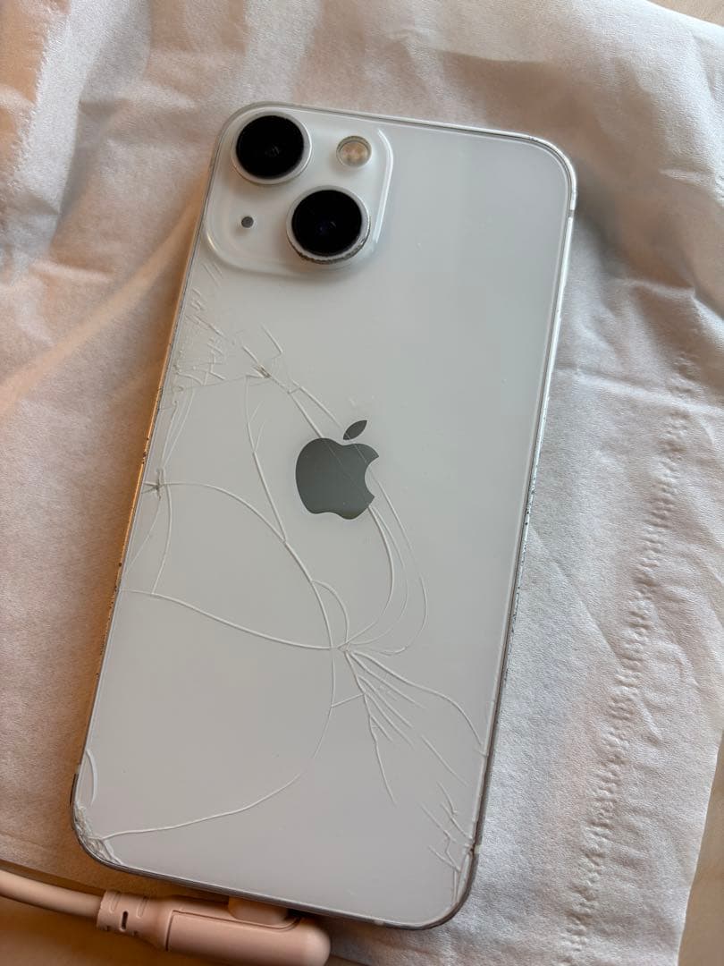 Apple iPhone 13 ホワイト 本体 ひび割れあり