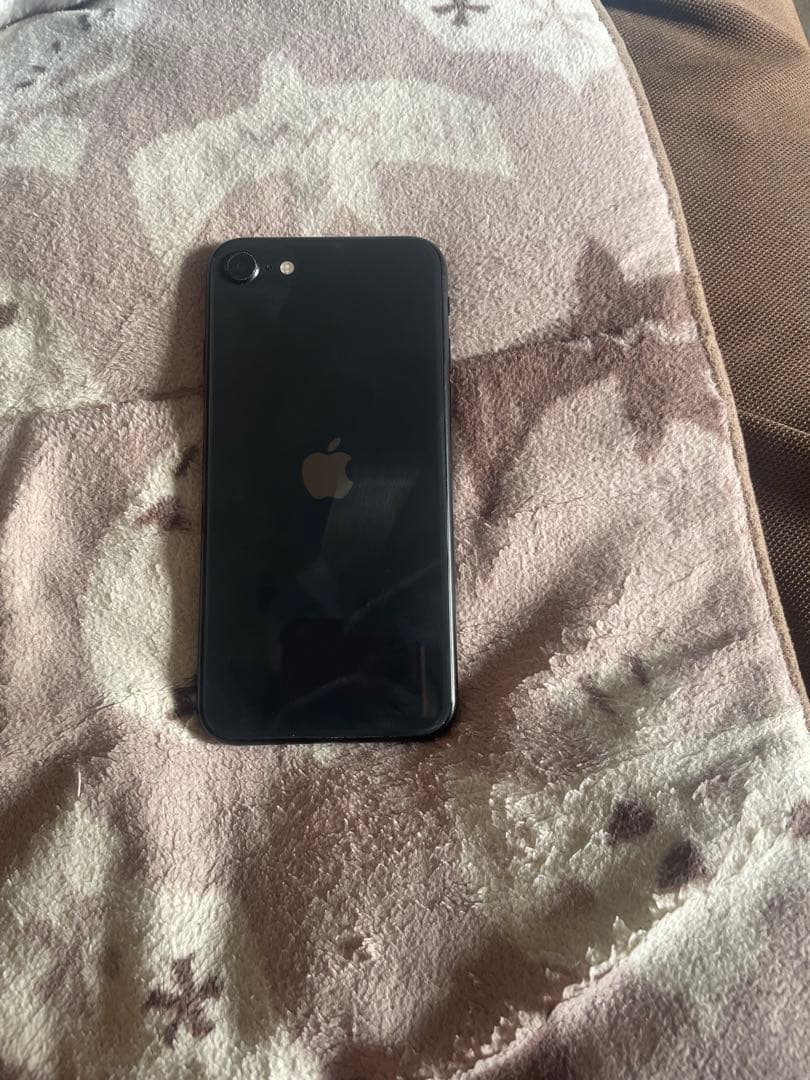 美品　iPhone se 第２世代　64GB