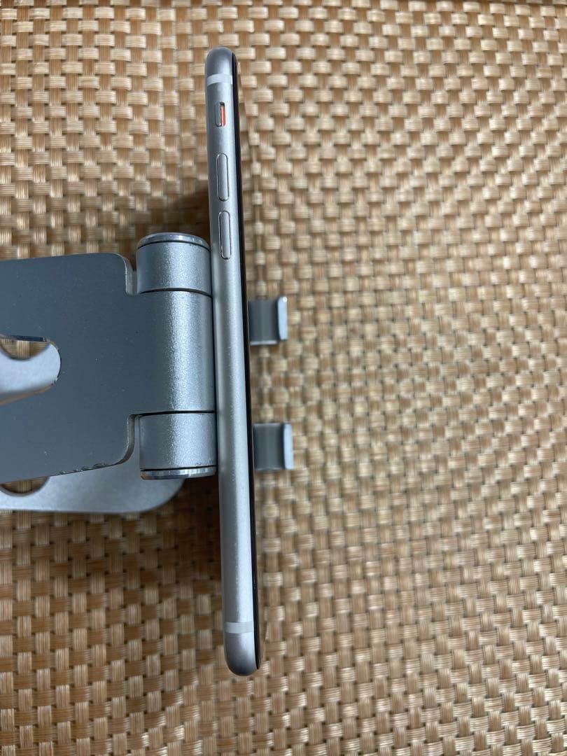 iPhone SE 第3世代 128 GB スターライトSIMフリー【4390】