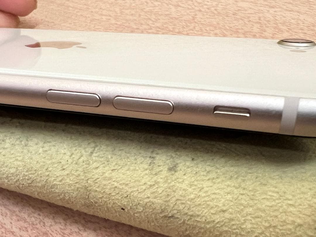 【美品】iPhone SE3 第3世代 64GB スターライト バッテリー96%