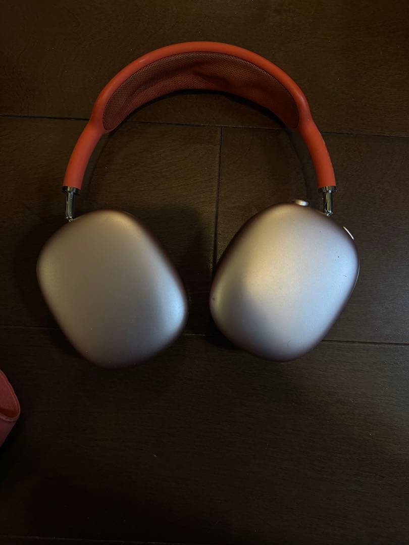 ヘッドホン airpods max red