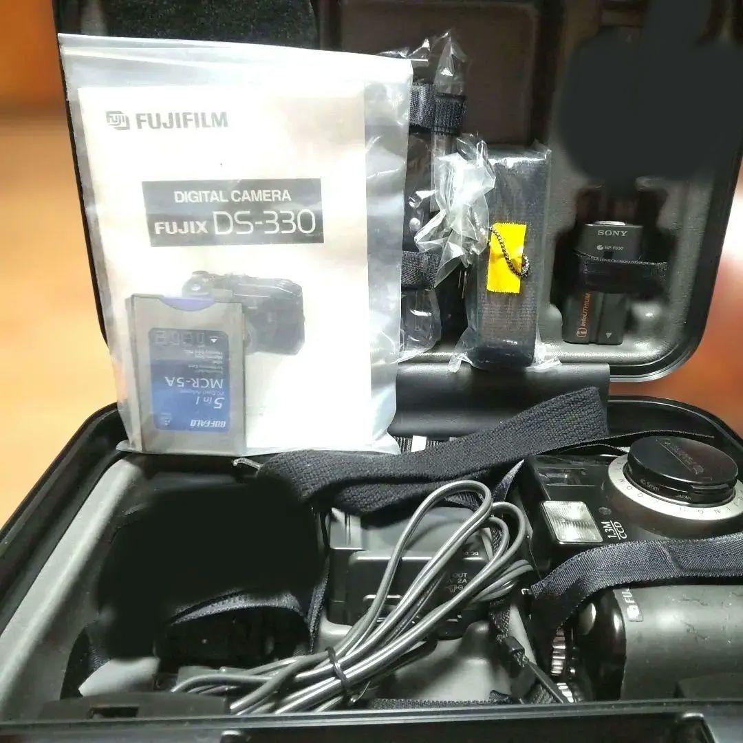 デジタルカメラ FUJIFIJM DS-330 Vintage Digital Camera