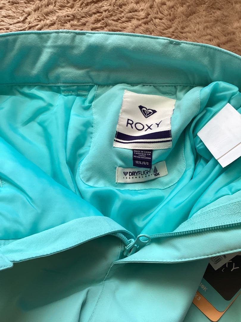 新品　ROXYレディースＳ、150スノボウェアスキーウェア 上下でサイズ違い