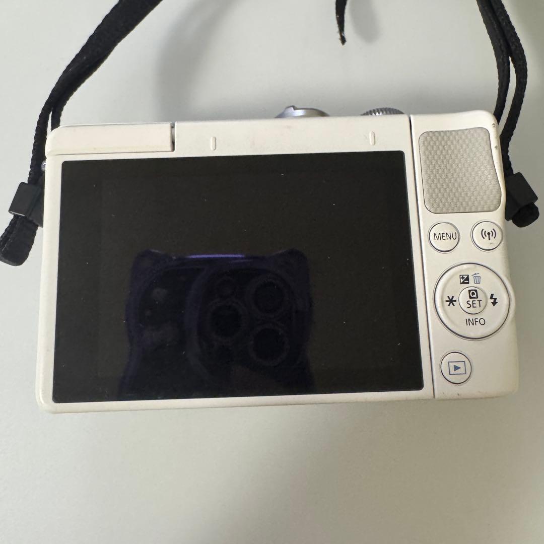 Canon EOS M100 ミラーレス一眼 ダブルズームキット　SDカード付属