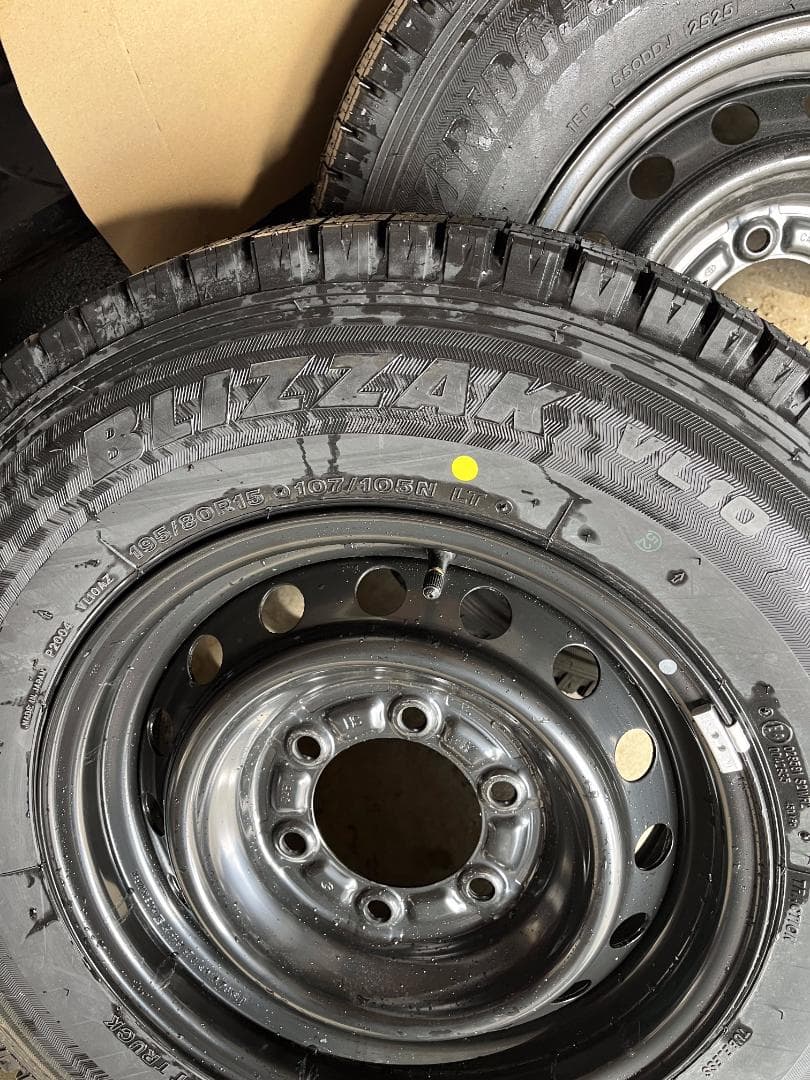 ハイエース用スタットレス BLIZZAK