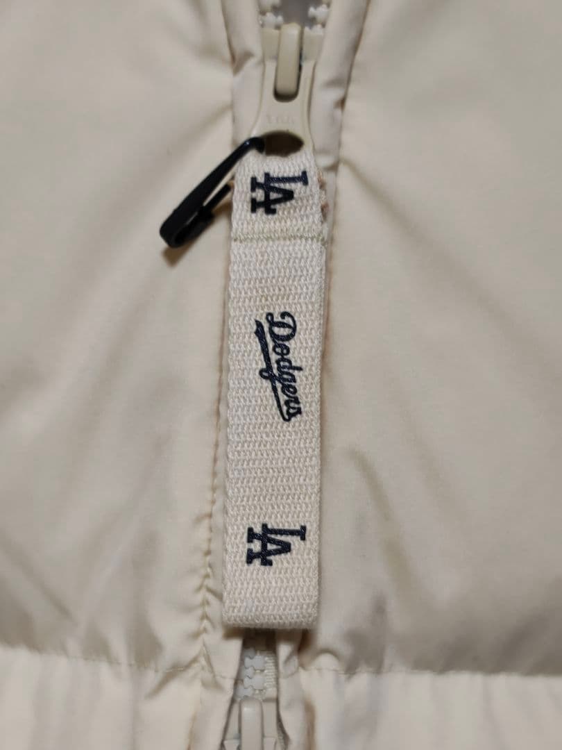 NEW ERA ニューエラ×ドジャース　ダウンジャケット　ベージュ　M