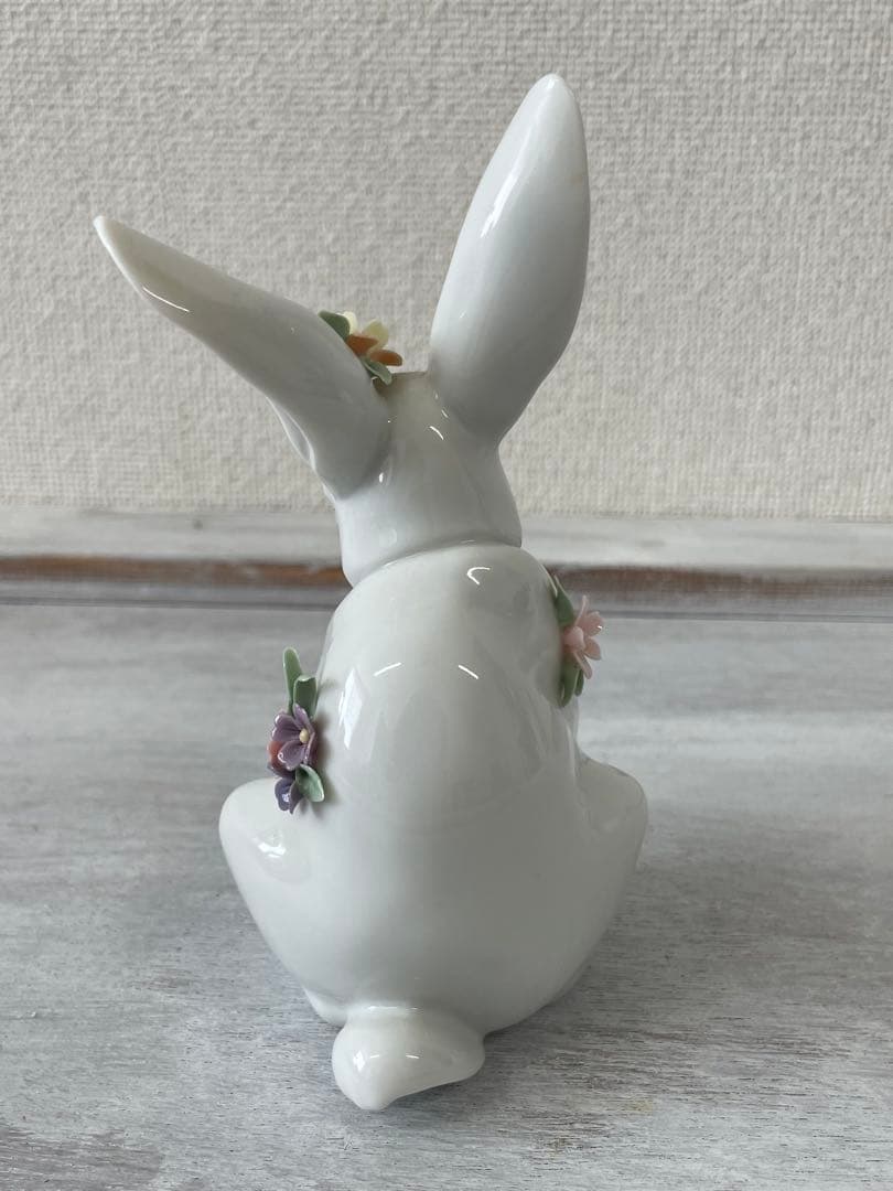 ［最終お値下げ］リヤドロ 「花飾りの白うさぎ」フィギュリン