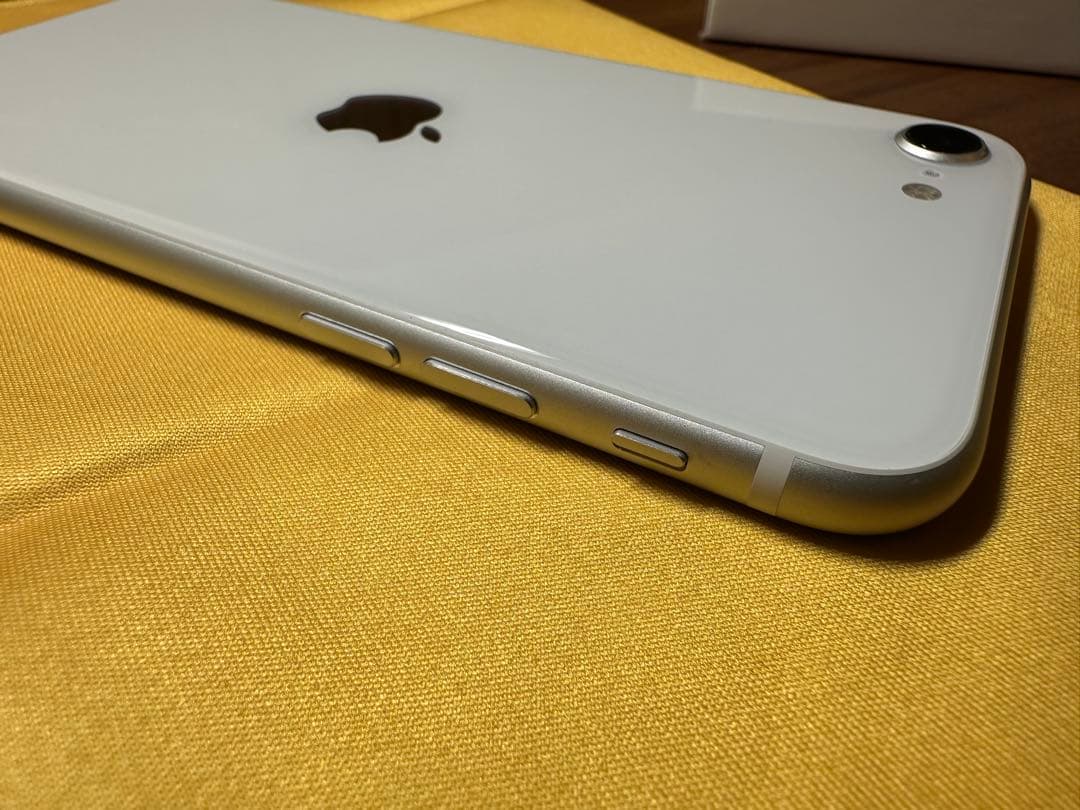 Apple iPhone SE (第2世代) ホワイト　純正バッテリー92%