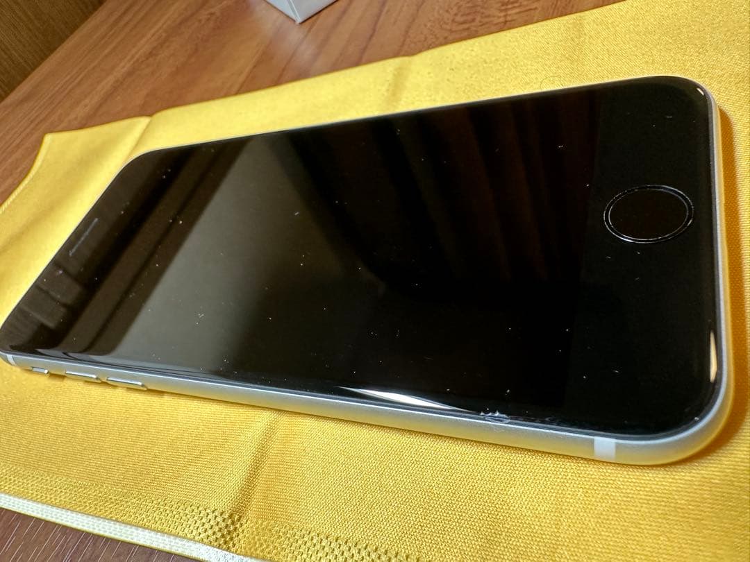 Apple iPhone SE (第2世代) ホワイト　純正バッテリー92%