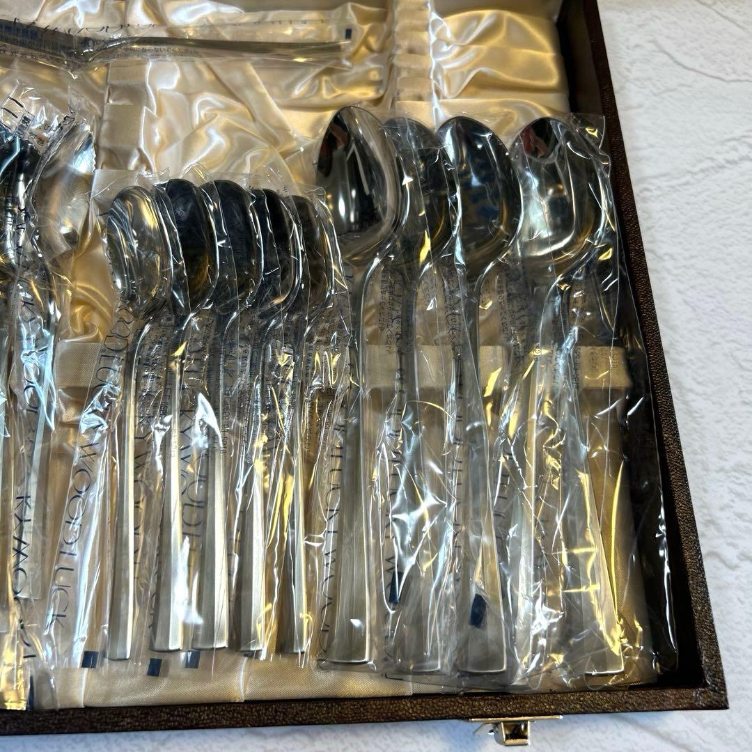 砂　【訳あり未使用】ラッキーウッド 18-12 (26本)カトラリーセット