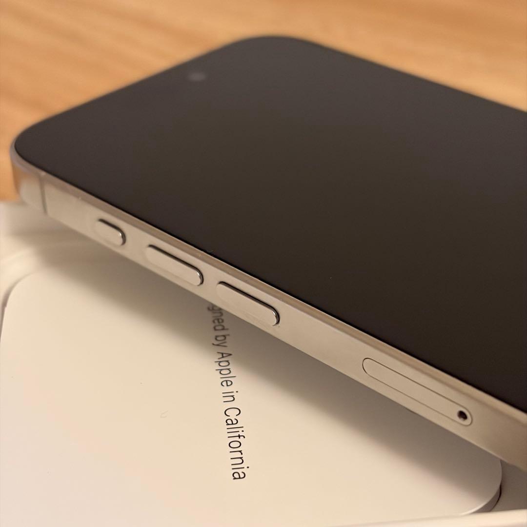 【美品】iPhone15 Pro ホワイトチタニウム 128GB ケース付き