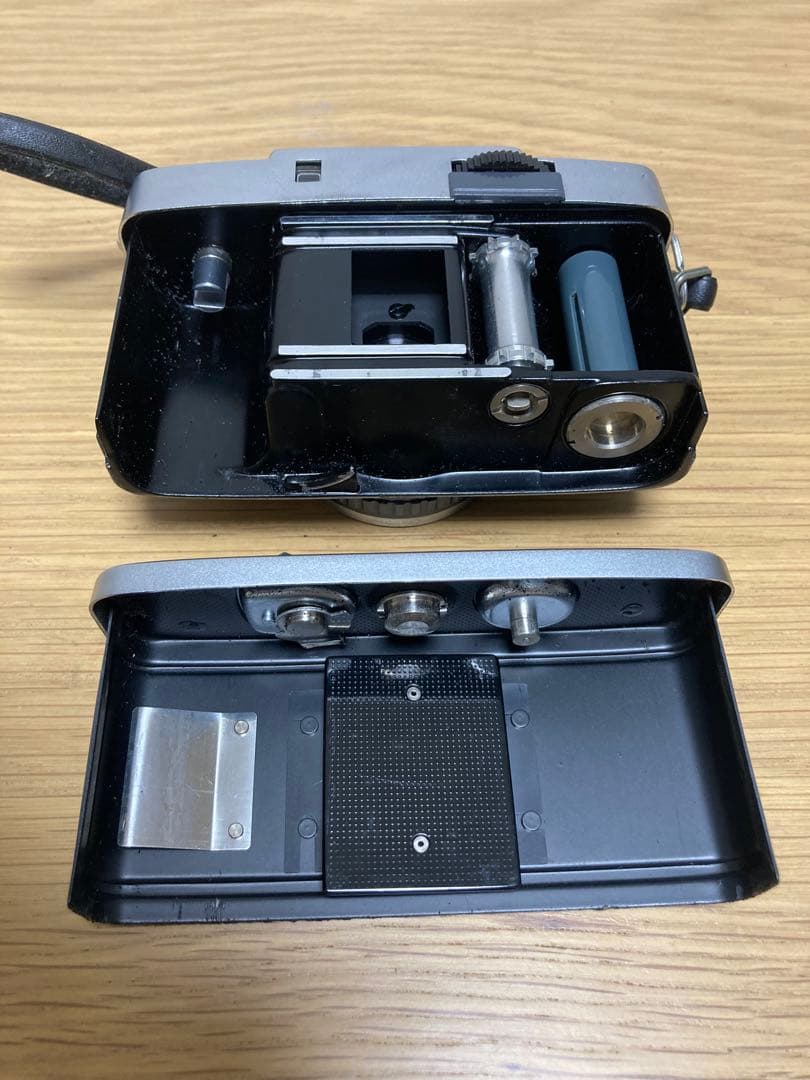 OLYMPUS PEN EE 歴史を感じるカバー付