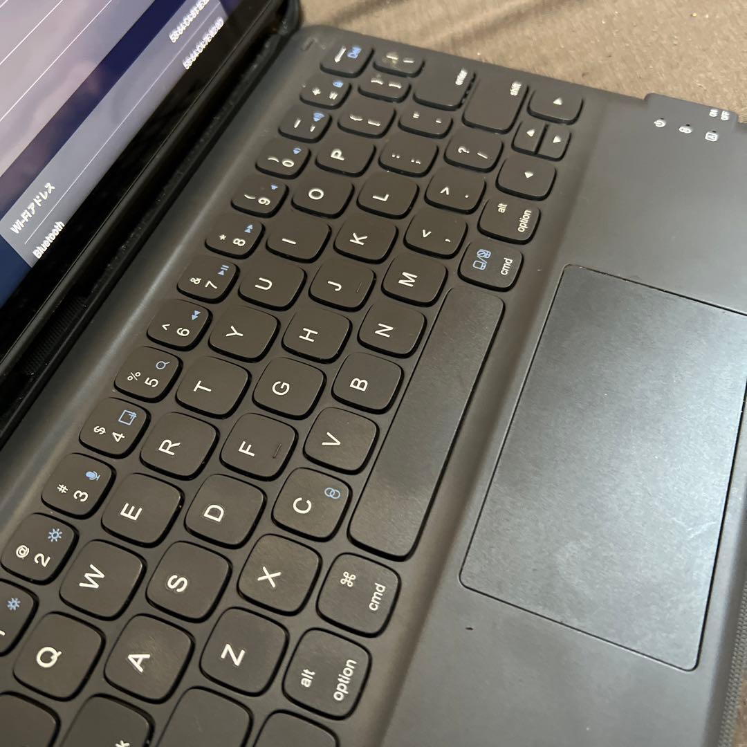 iPad 第9世代 Wi-Fiモデル 10.2インチ 本体、キーボードケース装着