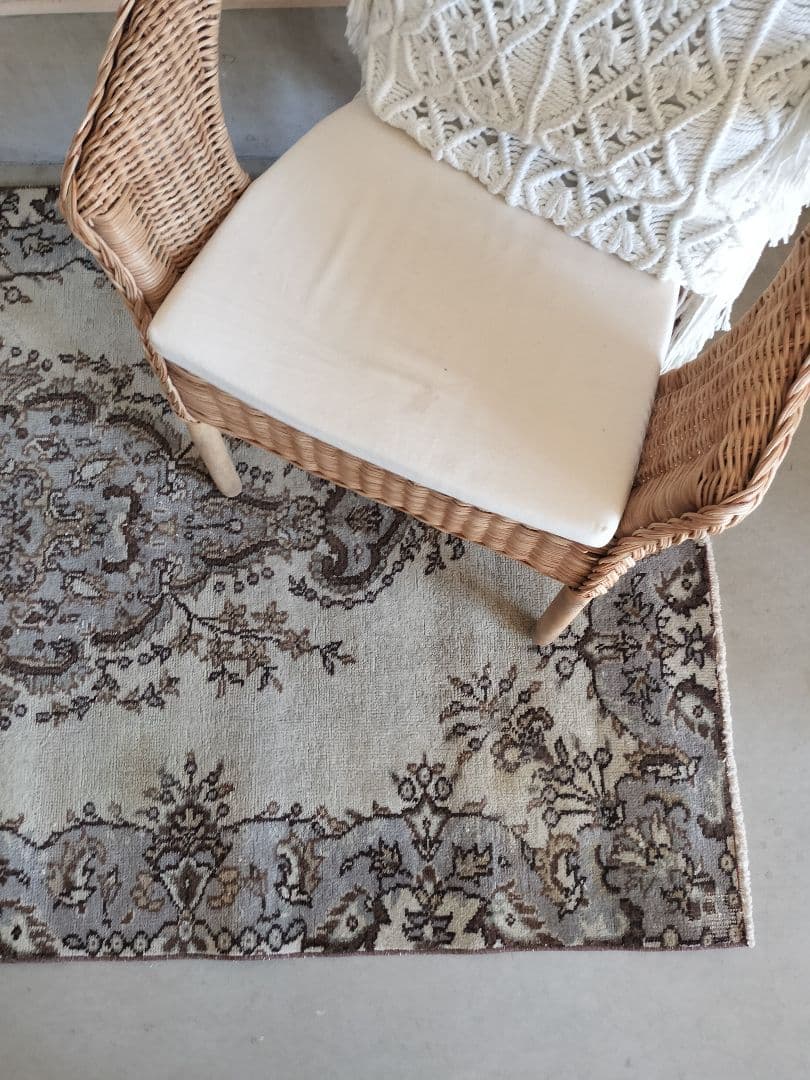 ダークベージュとグレーのトルコラグ雅姫さん　No.749