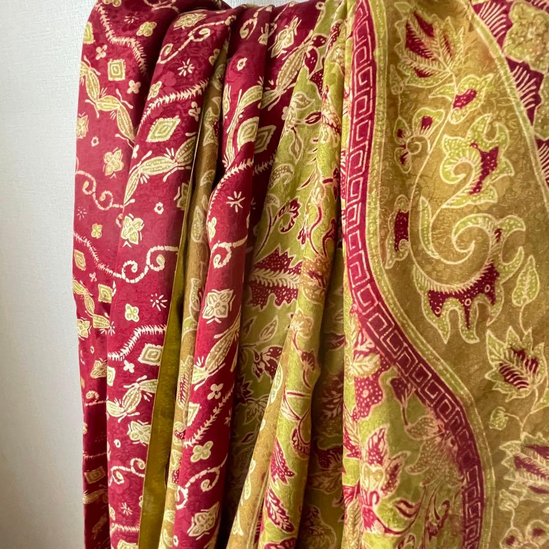 インドネシア　ジャガードシルク手描きバティック　レッド　グリーン