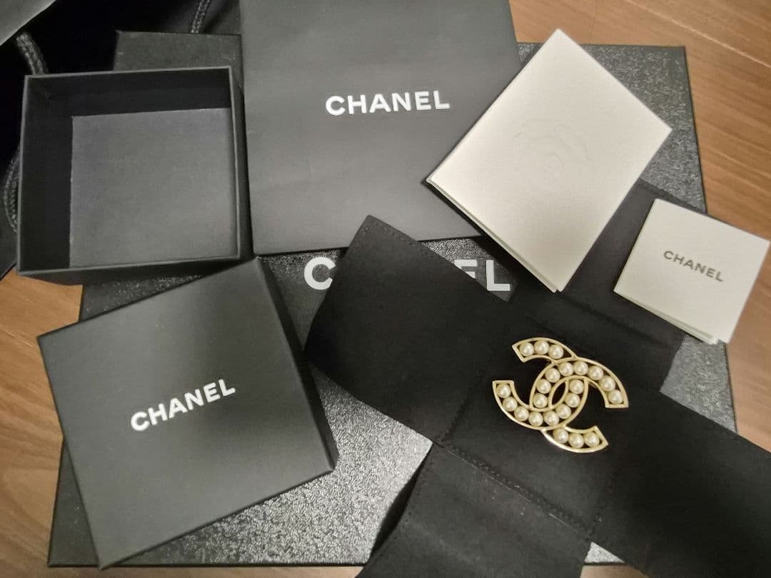未使用　CHANEL ブローチ