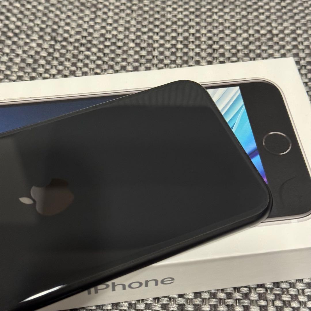 iPhoneSE 第二世代 64GB ブラック　SIMフリー　82%