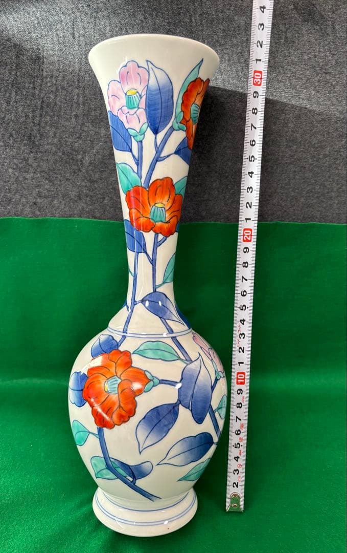 有田焼　華山窯　高級　花柄陶器製フラスコ型花瓶、壺。